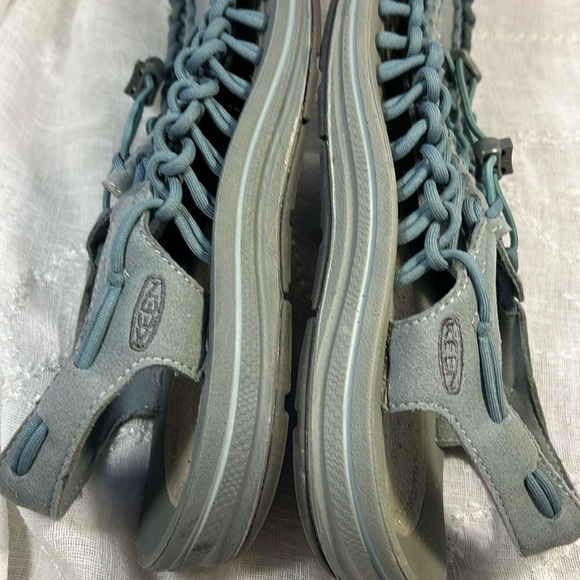 Keen Uneek almost NEW great arch support sandals